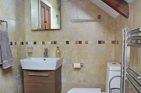 Kitchen fitters, bathroom installers company Cirencester Gloucestershire to Swindon Wiltshire