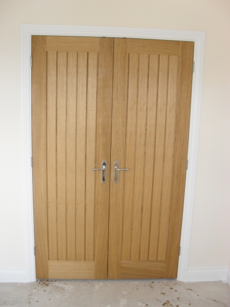 Oak veneered wardrobe doors fitted Cirencester Glos, single dorrs hung, multiple doors hung, joinery and building services covering Cirencester